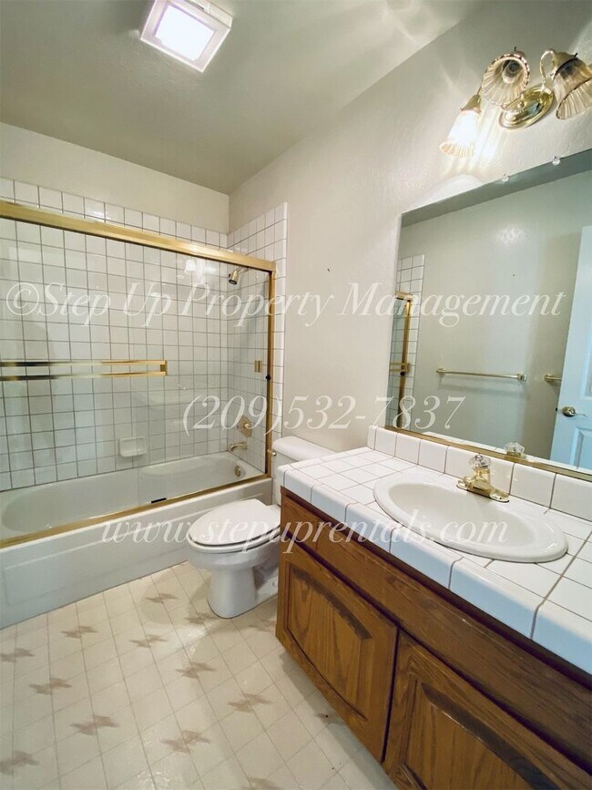 2 Bedroom 2 Full Bathroom Condo with Lake House Rental in