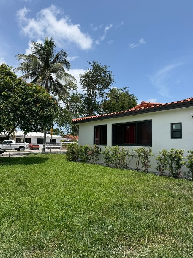 Photo - 604 SW 68th Ave