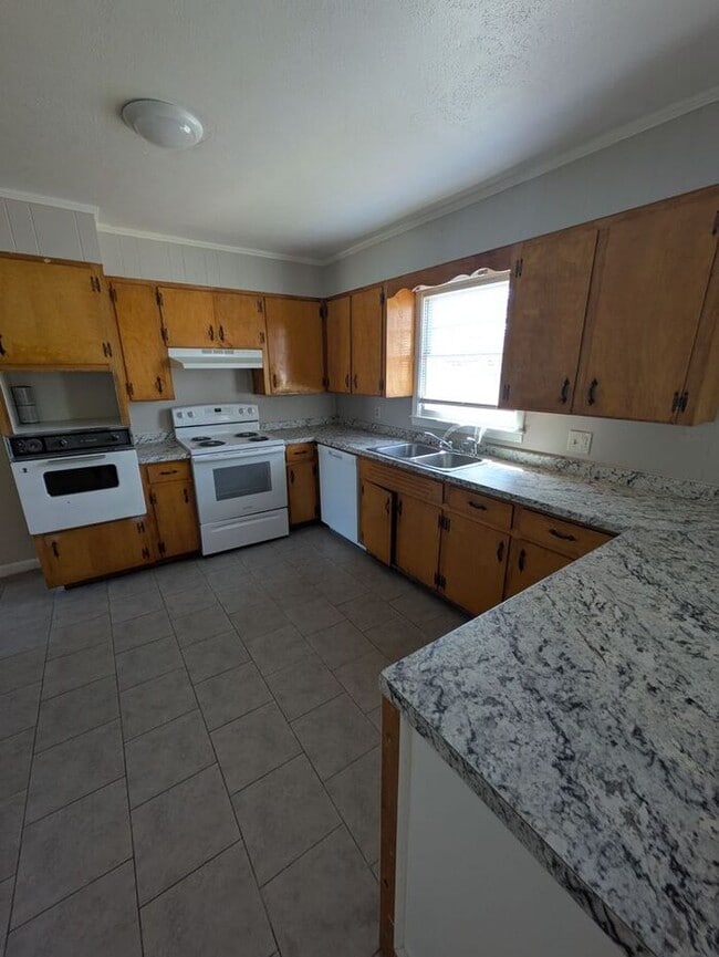 Photo - 3BD/1.5BA Duplex in Morganton, NC