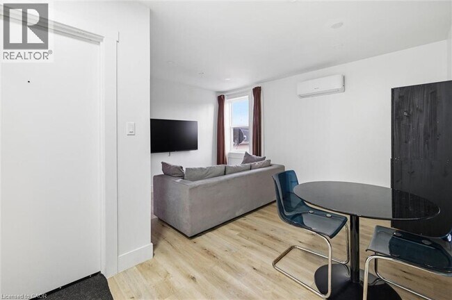 Photo - 13 Westinghouse Ave