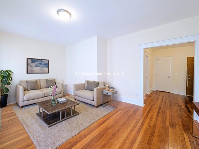 Building Photo - 1315 Commonwealth Ave Rental