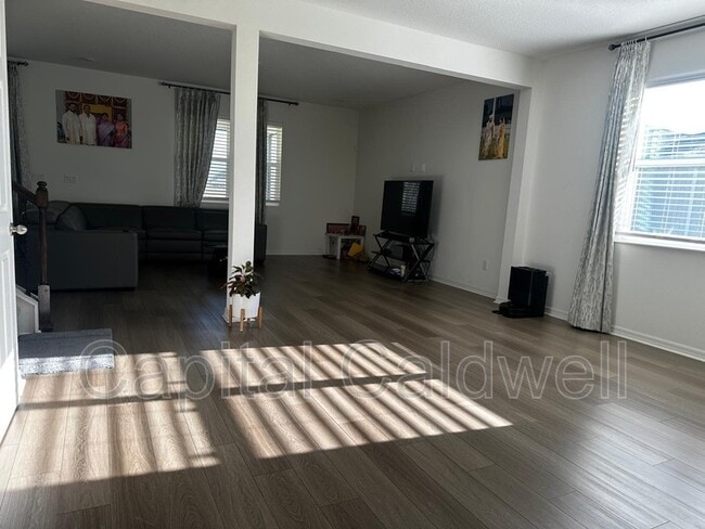 Photo - 37489 MacKenzie Dr