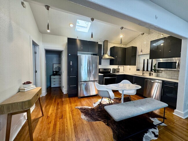 Photo - 1810 Newton St