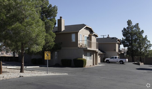 Photo - Desert Pines Apartments