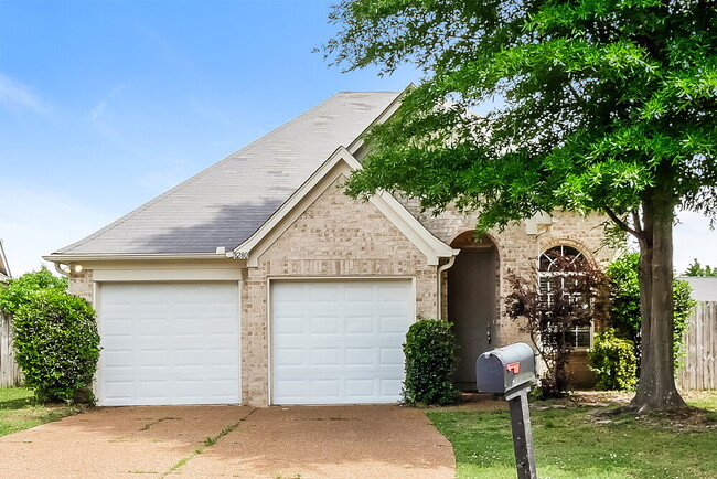 Building Photo - 8280 Dexter Ridge Cove E
