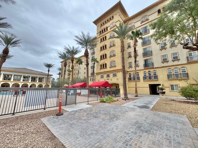 Building Photo - AMAZING ONE BEDROOM CONDO CENTRALLY LOCATED IN THE HEART OF LAS VEGAS