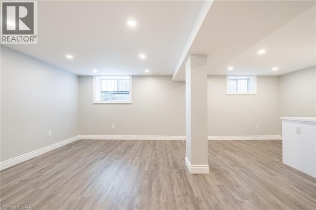 Photo - 5482 Randolph Crescent