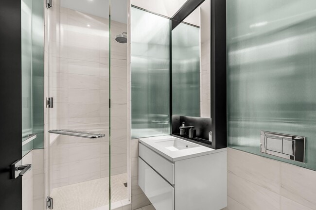 Photo - 157 W 57th St