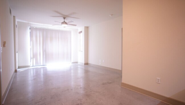 Photo - 2/2 Near Shopping and the Medical District