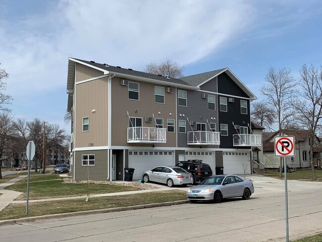 Photo - 1701 Dakota Dr N