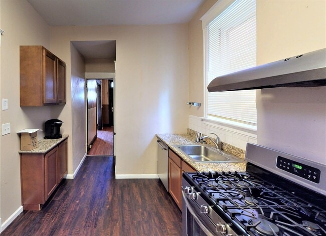 Photo - 2358 Stratford Ave