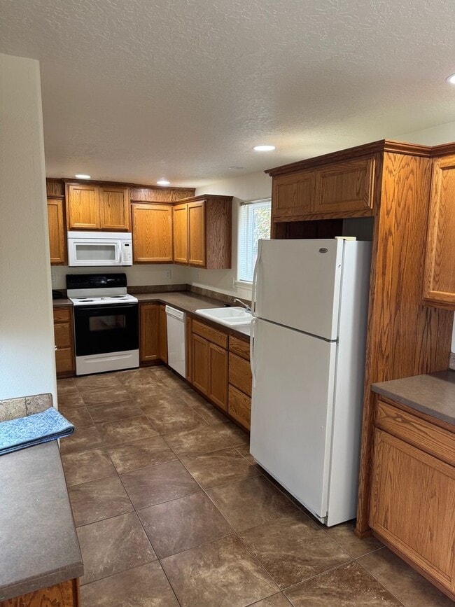 Photo - 337-339 Tracy Court Monmouth, OR 97361 Unit 337 Tracy Ct