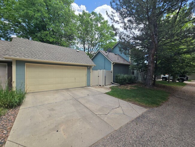 3B/3B in The Shores with Finished Basement... - 3B/3B in The Shores with Finished Basement... House