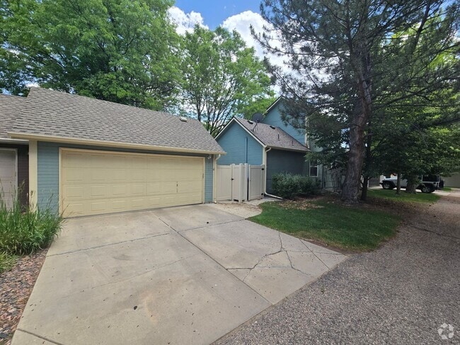 Building Photo - 3B/3B in The Shores with Finished Basement... Rental