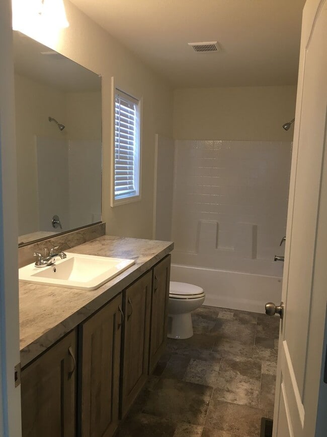 Photo - Paradise Location with end of road privacy...