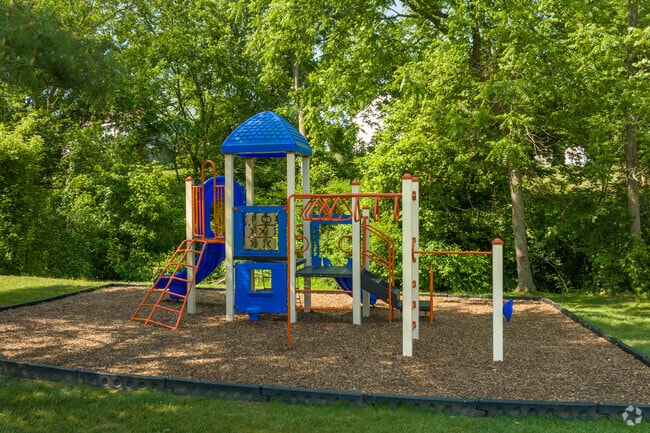 ¡Área de juegos para niños - Meadow Creek Apartments