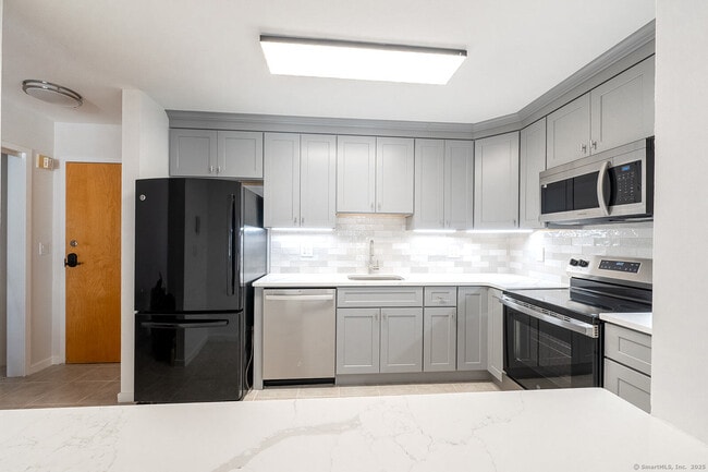 Photo - 664 Main Ave Unidad APT 302