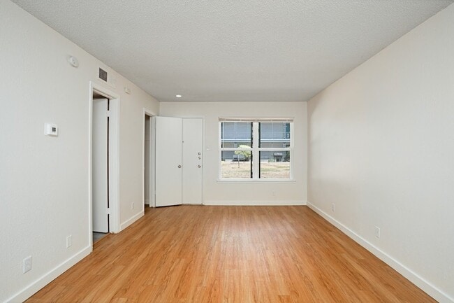Photo - 2601 Penny Ln Unidad 113
