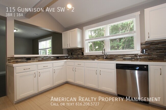 Photo - 115 Gunnison Ave SW Unit 2