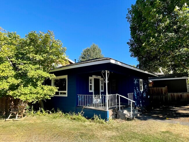 Photo - 342 NW Riverfront St Casa