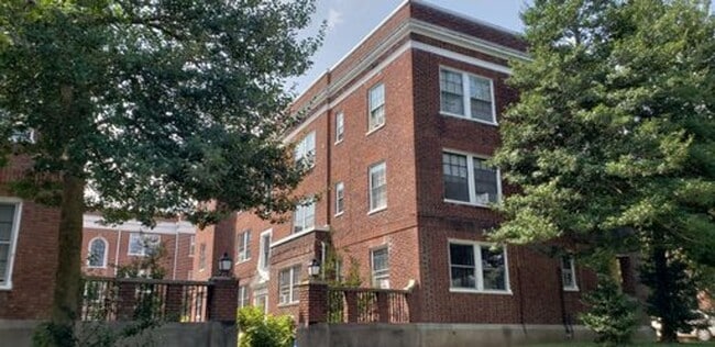 Building Photo - Dumont Apartments