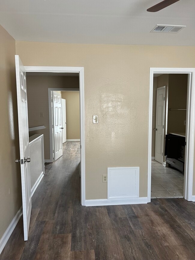 Photo - 1819 Southpointe Dr Apartments