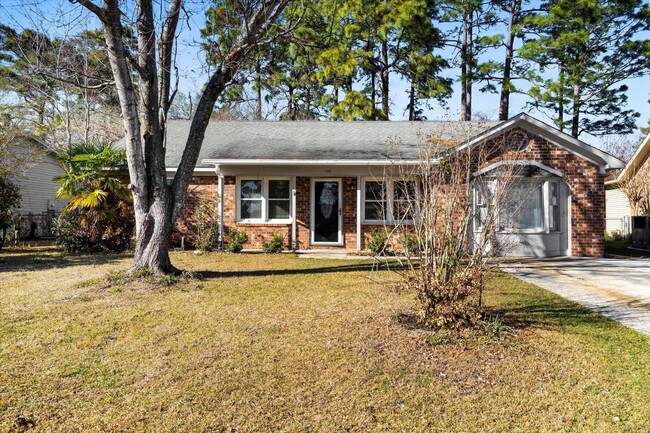 Four Bedroom Brick home in Sangaree - Four Bedroom Brick home in Sangaree