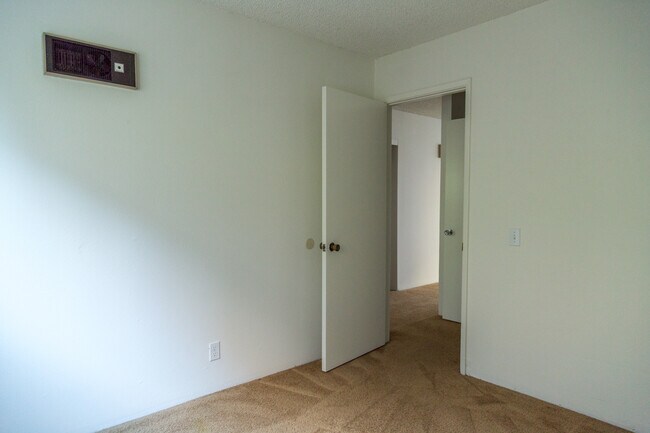 Bedroom - 5740 Gaines St Unit 19