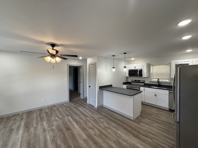 Photo - 217 Geren Dr