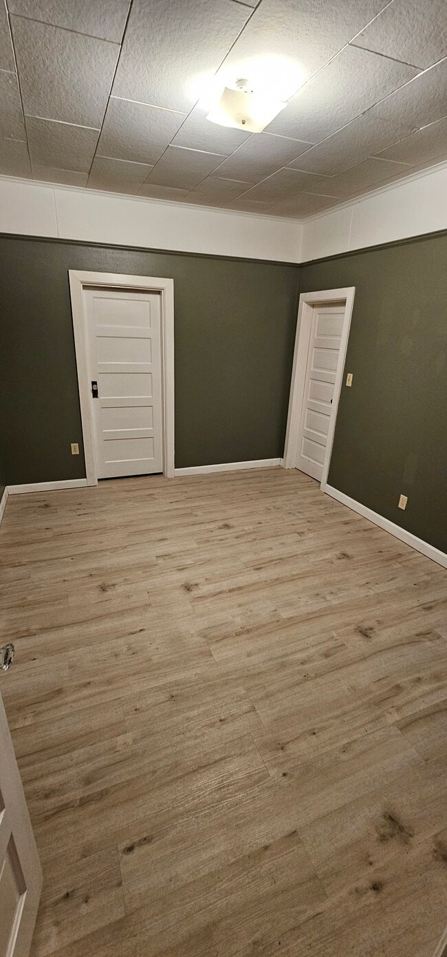 Photo - 265 W Main St