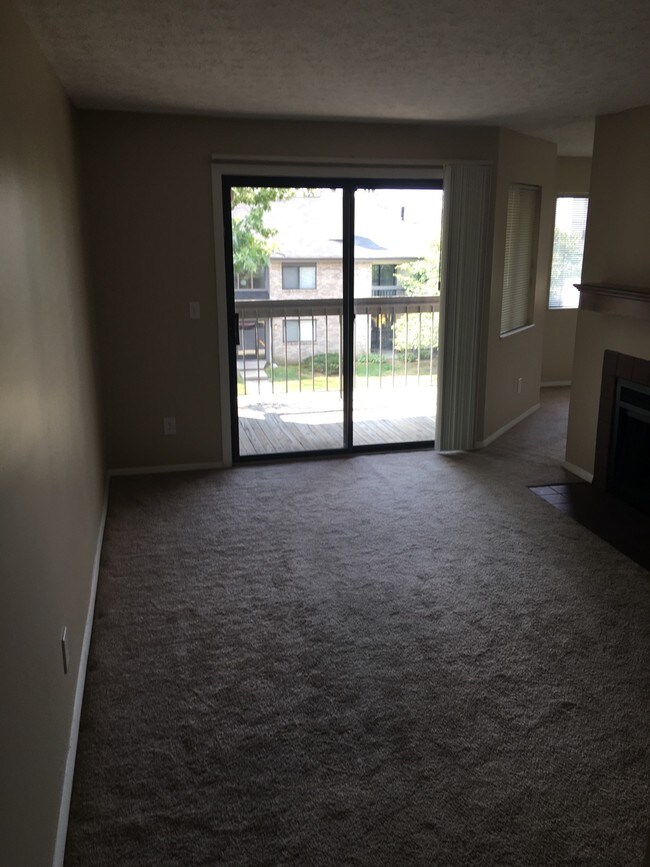 Chimneys of Oak Creek Apartments For Rent in Kettering, OH