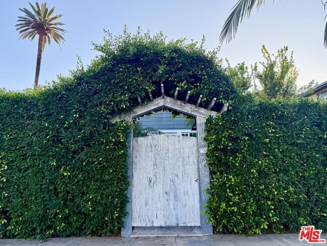 Photo - 2701 S Harcourt Ave