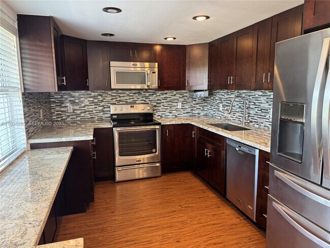 Building Photo - 625 Oaks Dr Unit 503