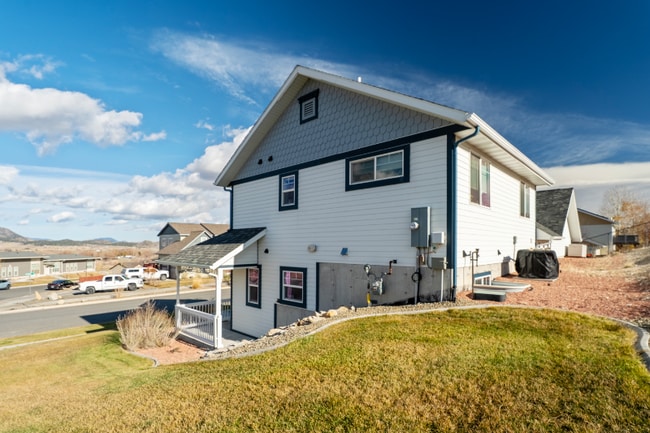 Photo - 2843 Knight St