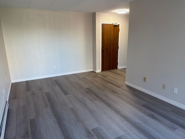 Photo - UPDATED 2 BEDROOM UNIT IN NORTH EAST WATERLOO Unit 302