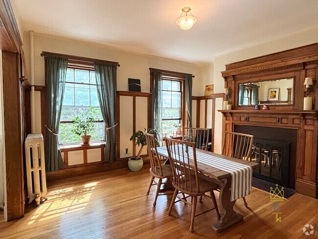 Building Photo - 12 Colbourne Cres Unit 2 Rental