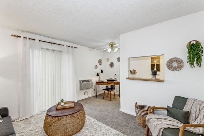 Birch - Studio / 1 Bath - 425 Sq.Ft.