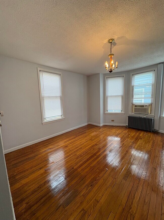 127-129-129 W 3rd St Unit 1