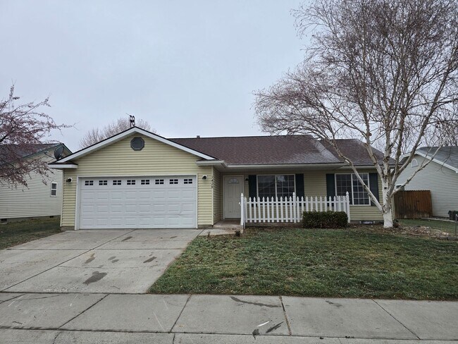 Photo - Freshly Updated 3 Bed | 2 Bath Home with Sunroom & Fenced Yard – Twin Falls