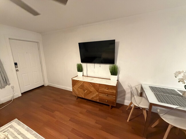 Photo - 405 Dunwoody St Unit 3
