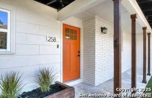 Photo - 258 Antrim Dr