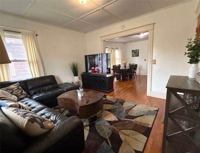 Photo - 948 Monroe Ave