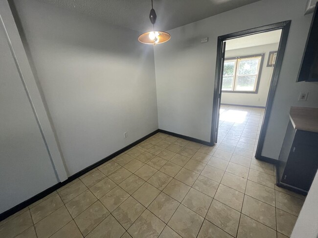 Photo - 111-2 Fairweight-