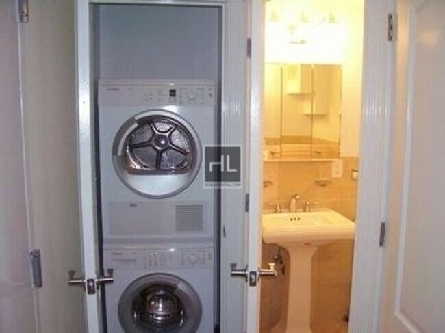 Photo - East 10th Street Unidad 16