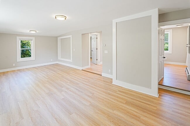 Building Photo - 621 Main St Unit Apt B
