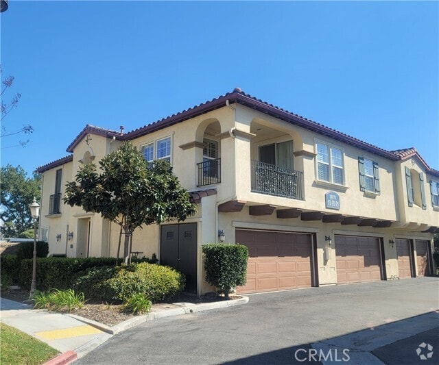 Building Photo - 2750 E Oak Hill Dr Unit 19 Rental