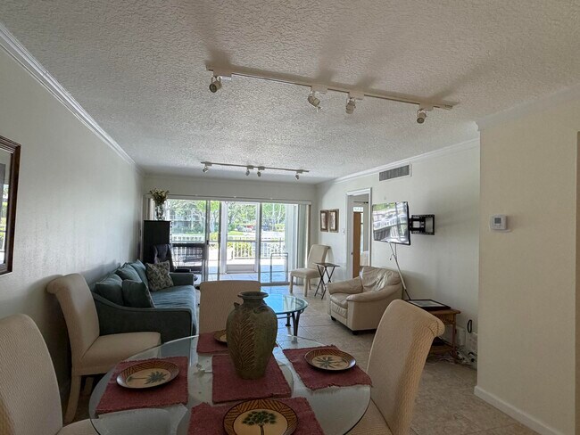 Photo - 769 Jeffery St Unidad 2-103