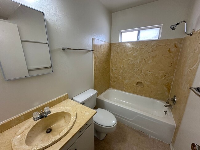 Photo - 810 S Kolb Rd Unidad 4