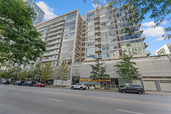 Building Photo - 1620 S Michigan Ave Unit 816