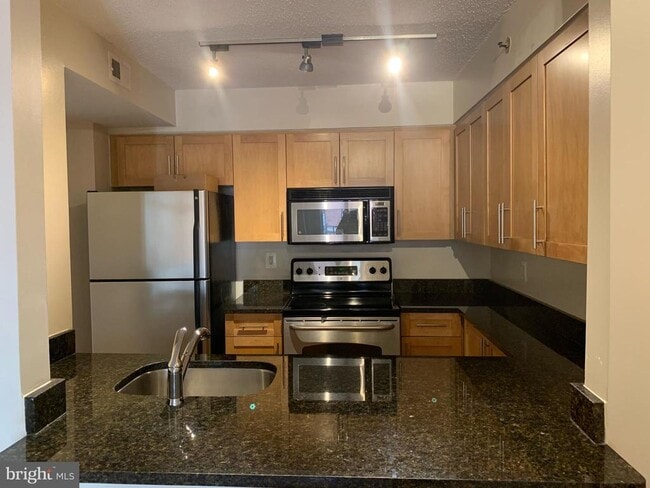 Photo - 7500 Woodmont Ave Unidad S1113